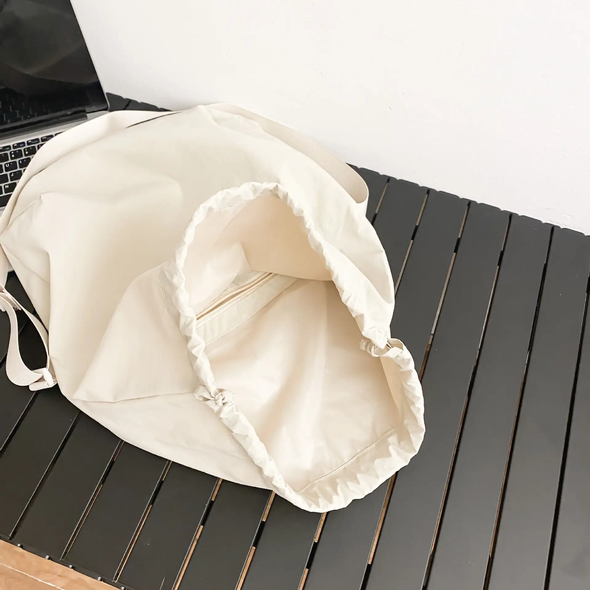 Women's Drawstring Shoulder Bag Solid Color Retro Tote — feature 8