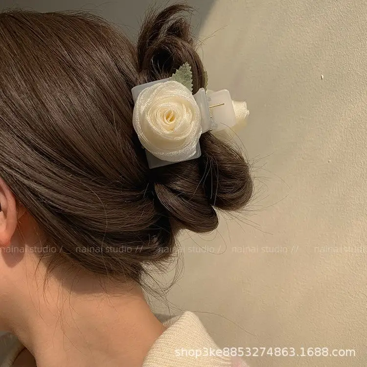 Super Gentle Pink Rose Grab Clip for Girls Spring 2024 — feature 2