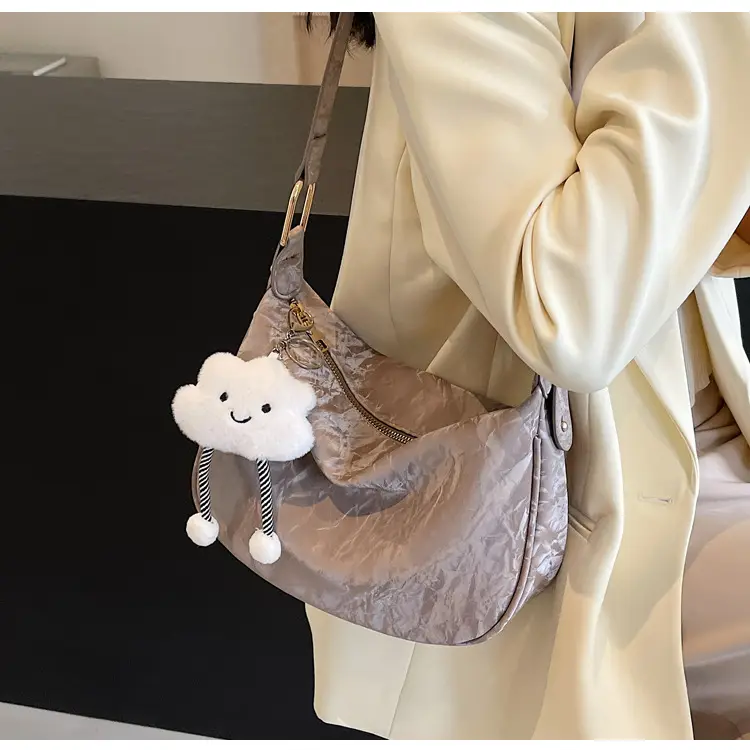 2025 Silver Metallic Shoulder Bag for Women — feature 39