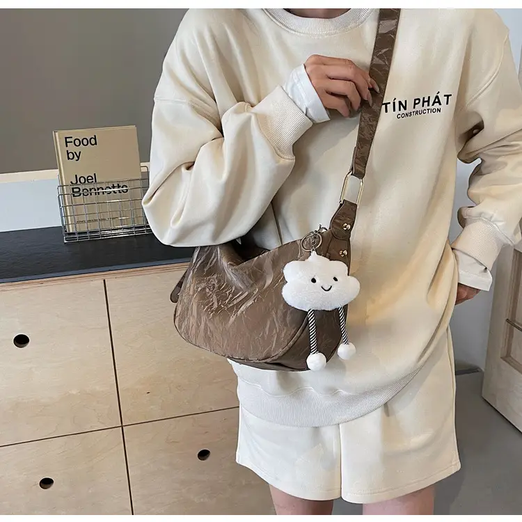 2025 Silver Metallic Shoulder Bag for Women — feature 41