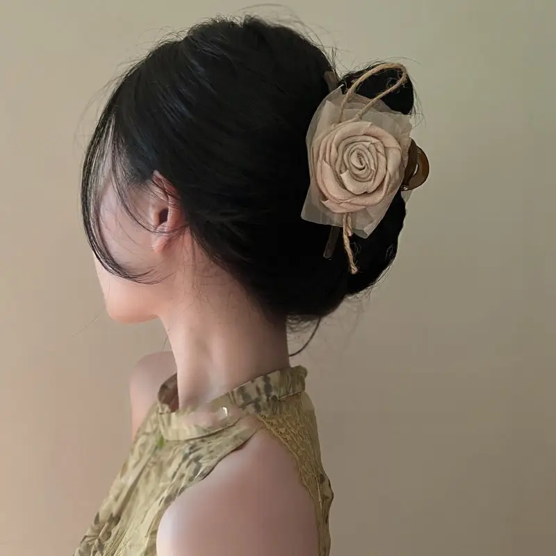 Dead Leaves Rose Milk Tea Hair Grab Clip — feature 3
