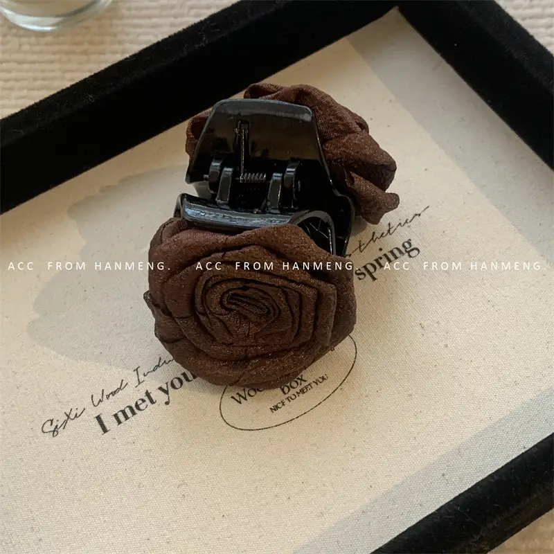 Dead Leaves Rose Milk Tea Hair Grab Clip — feature 6
