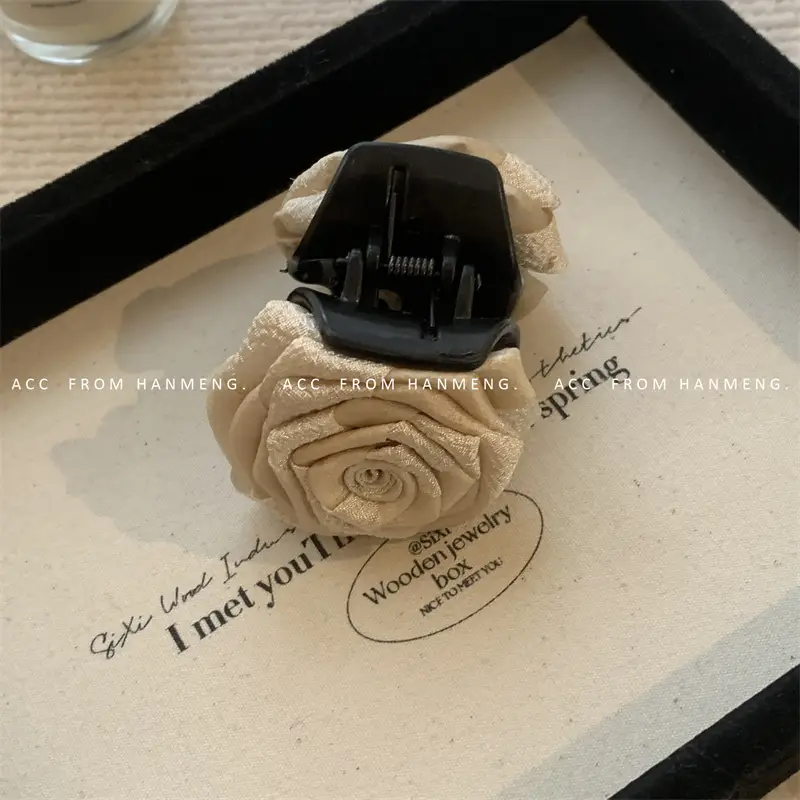 Dead Leaves Rose Milk Tea Hair Grab Clip — feature 7