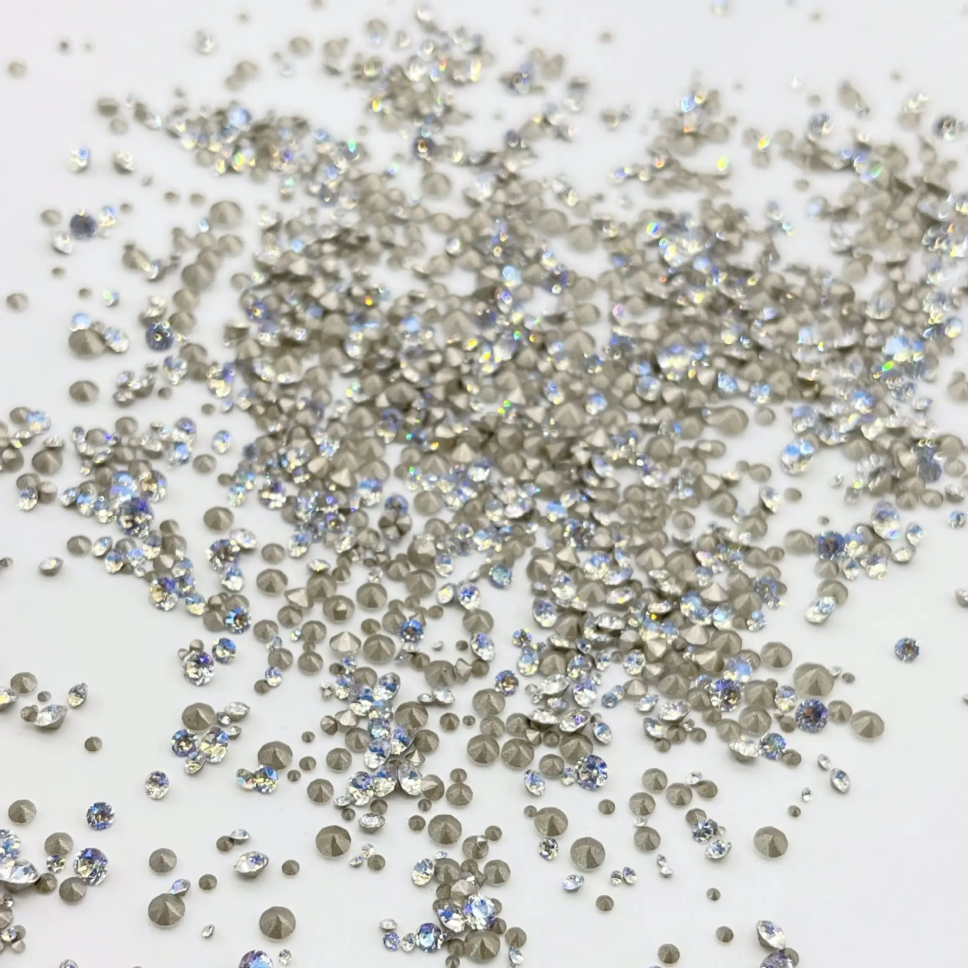 33 Cut Moonlight Silver Rhinestones Wholesale - Image 2