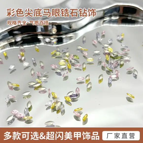 33 Cut Moonlight Silver Rhinestones Wholesale — feature 9