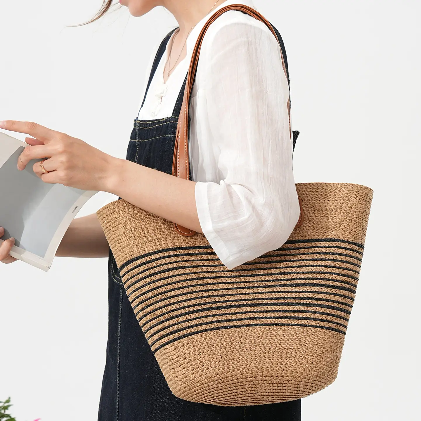 Women's Large Straw Tote Bag with One Shoulder Strap