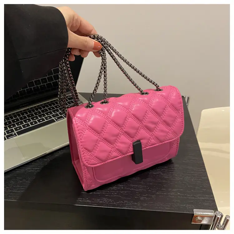 White Rhombic Chain Shoulder Bag for Women — feature 13