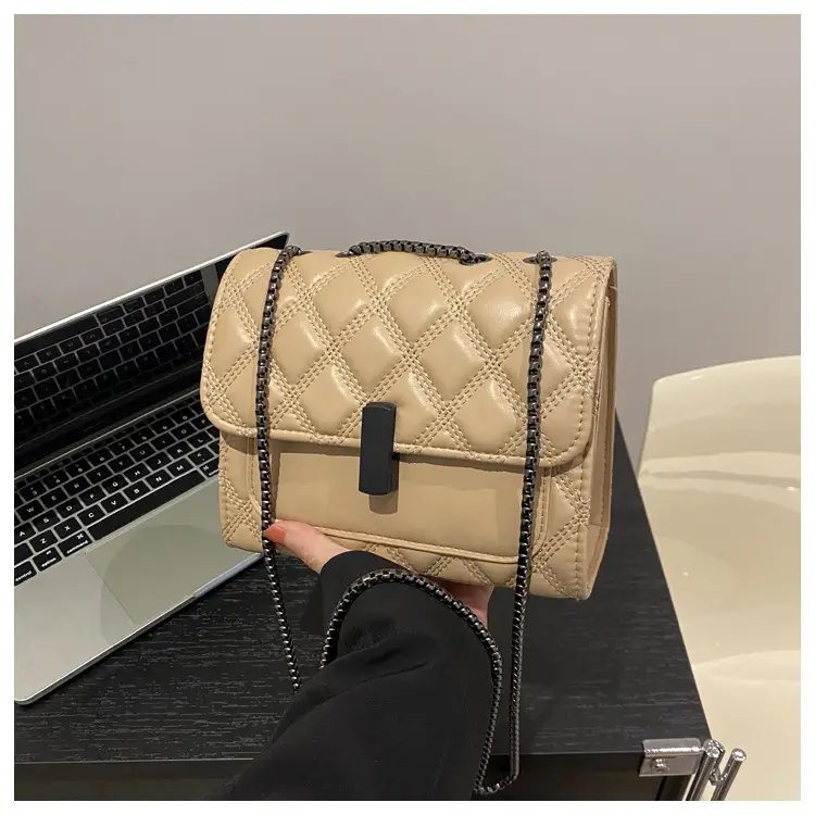 White Rhombic Chain Shoulder Bag for Women — feature 14