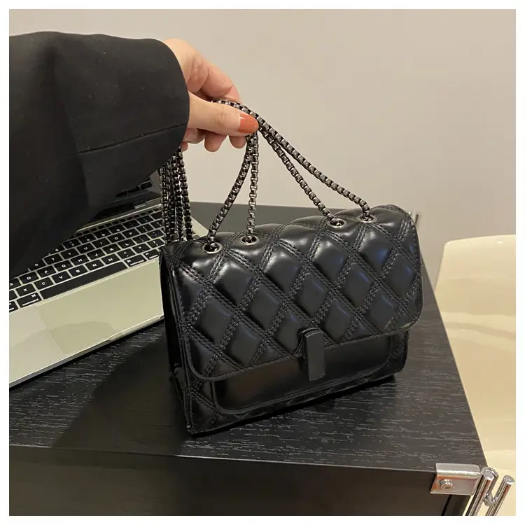 White Rhombic Chain Shoulder Bag for Women — feature 19