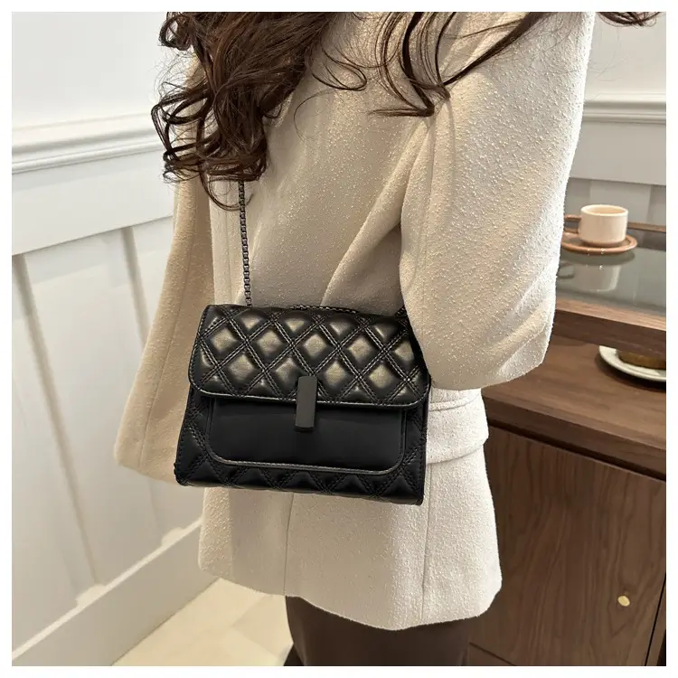White Rhombic Chain Shoulder Bag for Women — feature 24