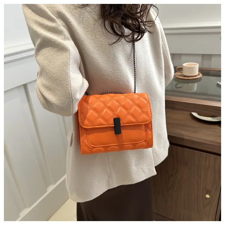 White Rhombic Chain Shoulder Bag for Women — feature 25