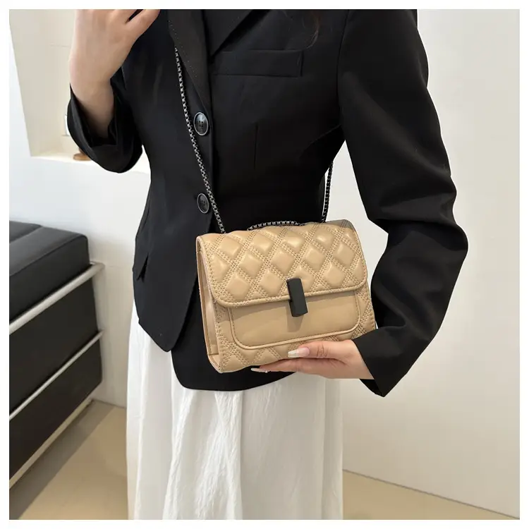 White Rhombic Chain Shoulder Bag for Women — feature 30