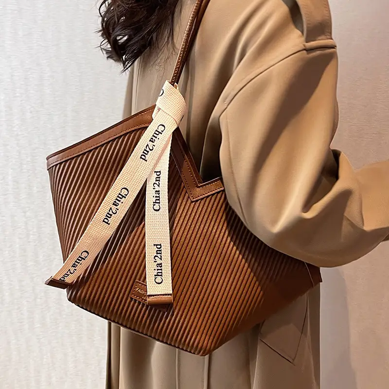 PU Pleated Shoulder Bag Brown Large Capacity - Image 5