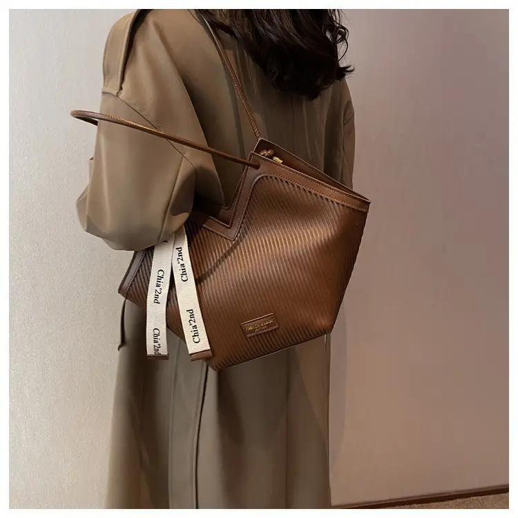 PU Pleated Shoulder Bag Brown Large Capacity — feature 20