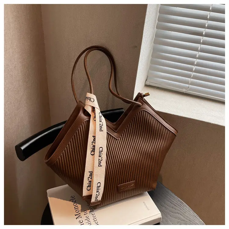 PU Pleated Shoulder Bag Brown Large Capacity — feature 32
