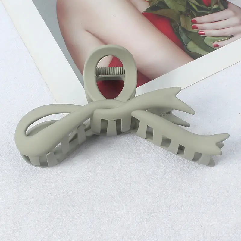 Asymmetrical Acrylic Hair Clip for Ponytail & Accessory Use - Image 10