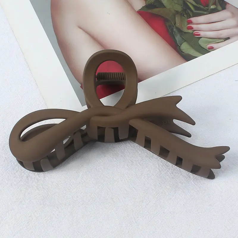 Asymmetrical Acrylic Hair Clip for Ponytail & Accessory Use - Image 11