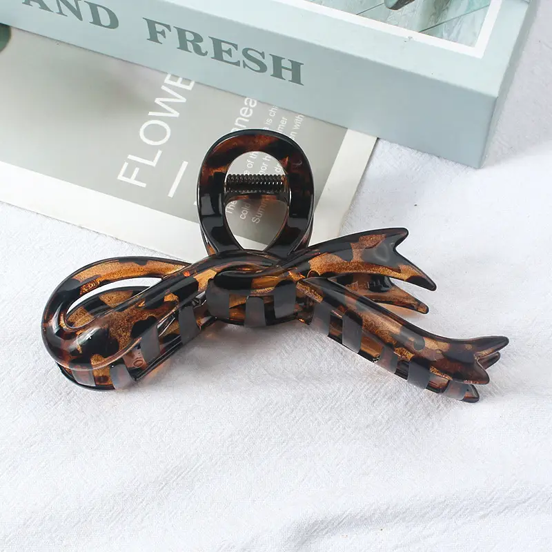 Asymmetrical Acrylic Hair Clip for Ponytail & Accessory Use - Image 2