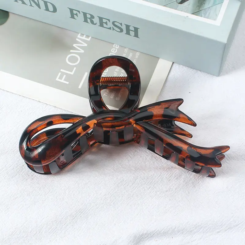 Asymmetrical Acrylic Hair Clip for Ponytail & Accessory Use - Image 3