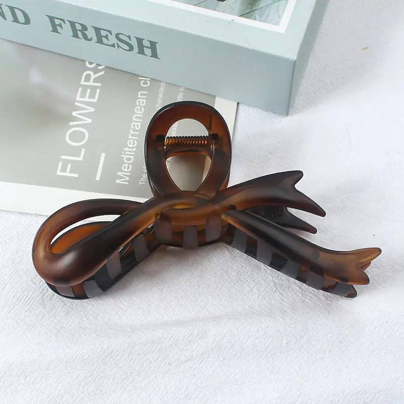 Asymmetrical Acrylic Hair Clip for Ponytail & Accessory Use - Image 4