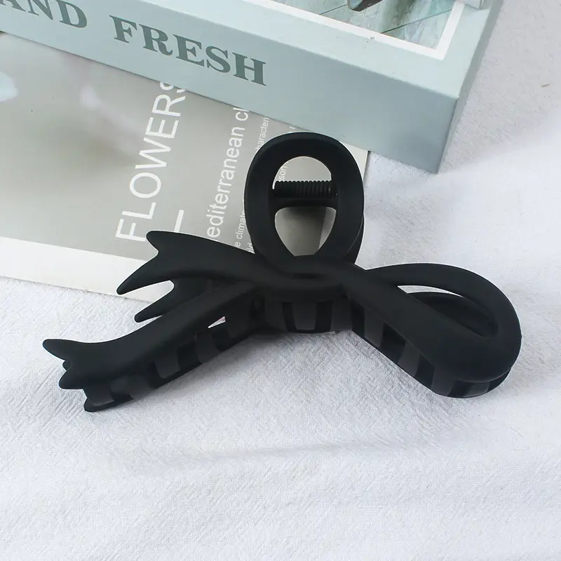 Asymmetrical Acrylic Hair Clip for Ponytail & Accessory Use - Image 8