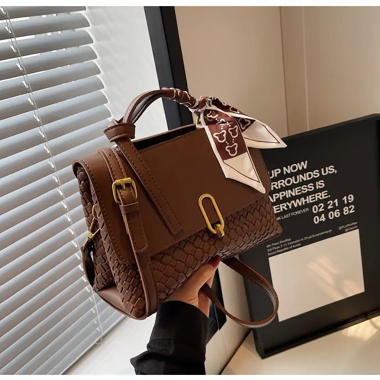 Women's Brown Braided Leather Shoulder Bag 2023 — feature 13