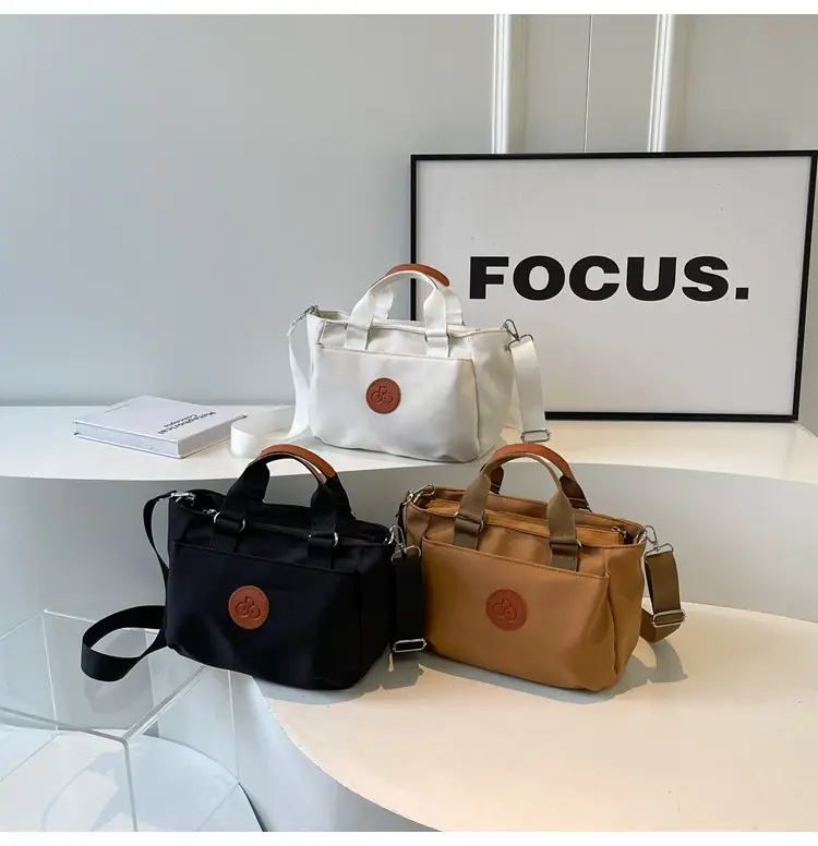 Women's White Leather Shoulder Crossbody Bag 2024 — feature 13