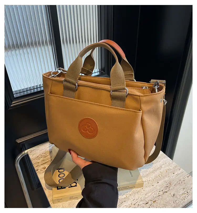 Women's White Leather Shoulder Crossbody Bag 2024 — feature 2