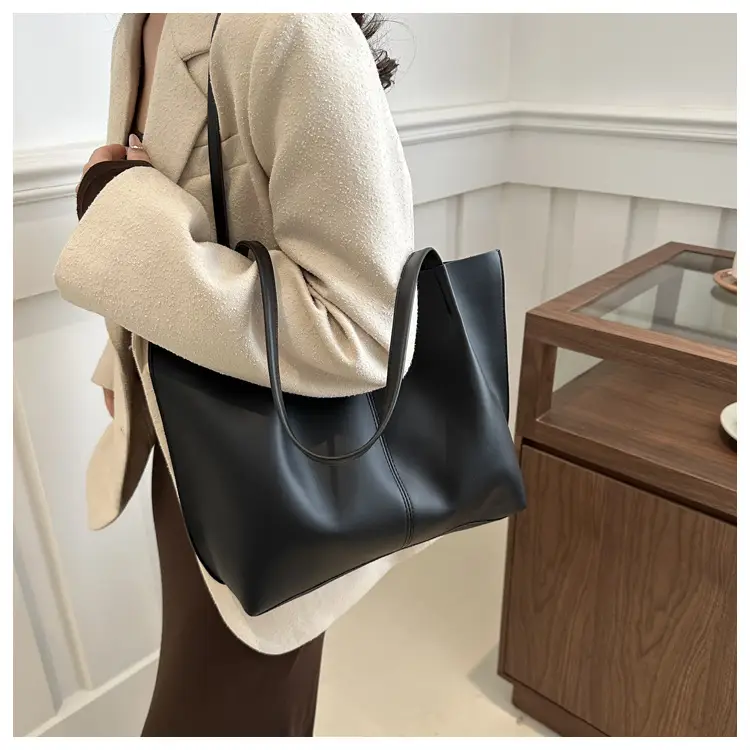 Black Women's Casual Commuter Tote Bag 2024 — feature 12