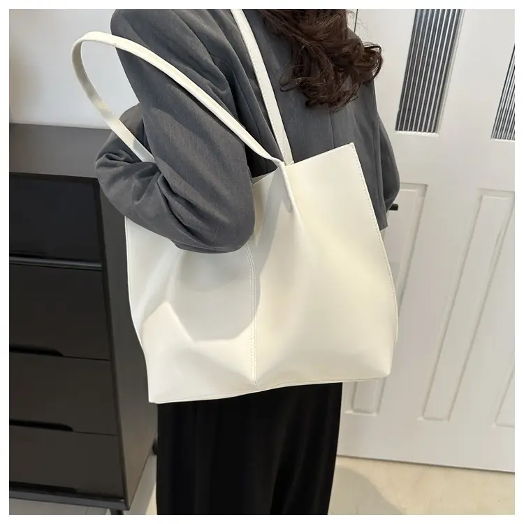 Black Women's Casual Commuter Tote Bag 2024 — feature 16