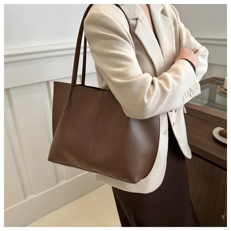 Black Women's Casual Commuter Tote Bag 2024 — feature 9