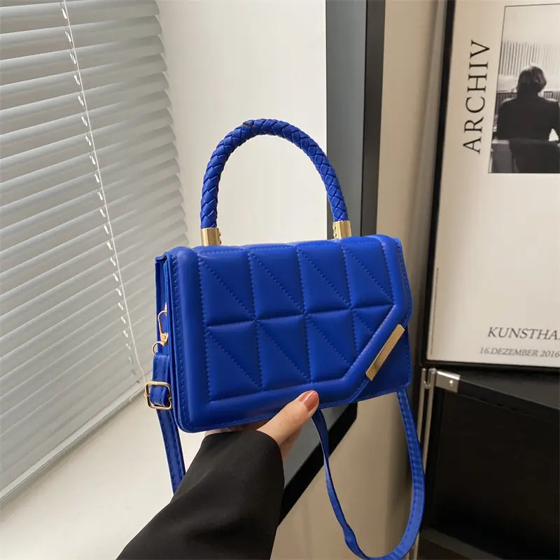 Black Rhombic Quilted Shoulder Bag for Women - Image 2
