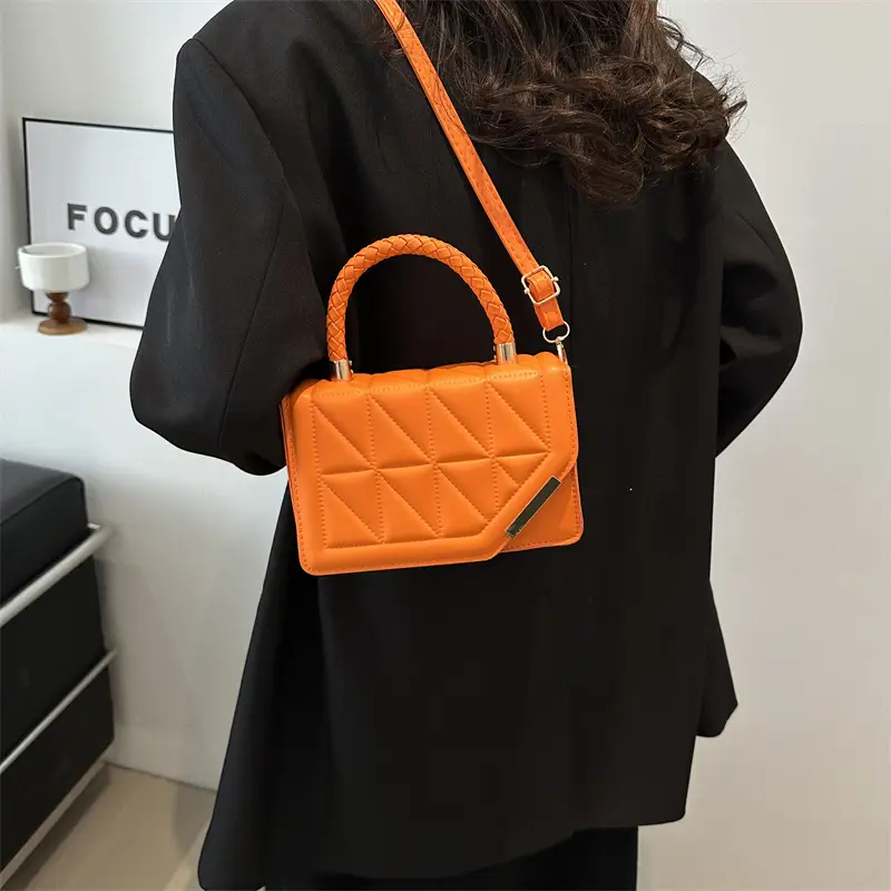 Black Rhombic Quilted Shoulder Bag for Women - Image 3
