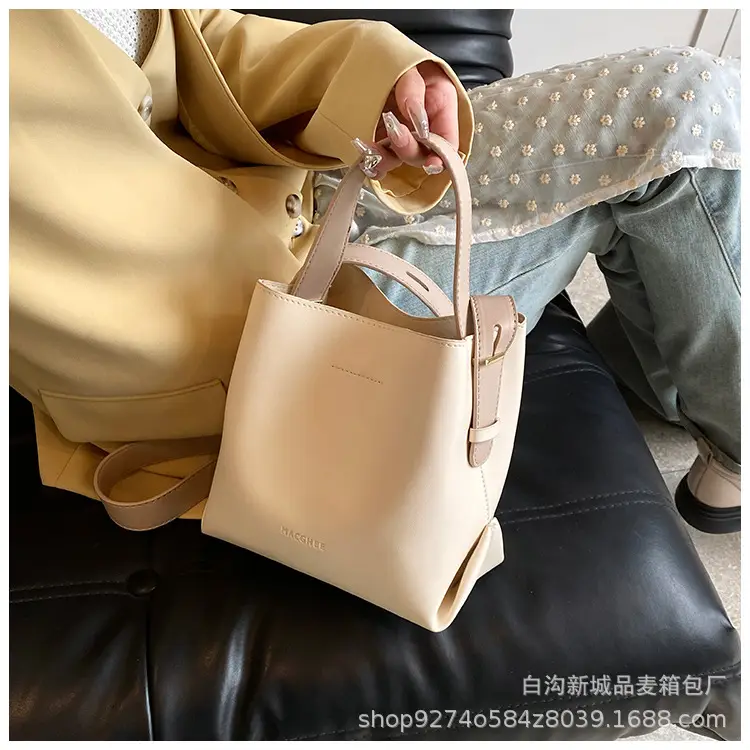 Black French Niche Shoulder Bag for Women 2026 — feature 12