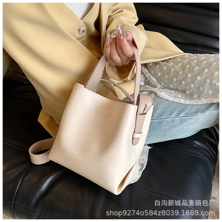 Black French Niche Shoulder Bag for Women 2026 — feature 13