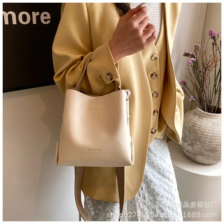 Black French Niche Shoulder Bag for Women 2026 — feature 15