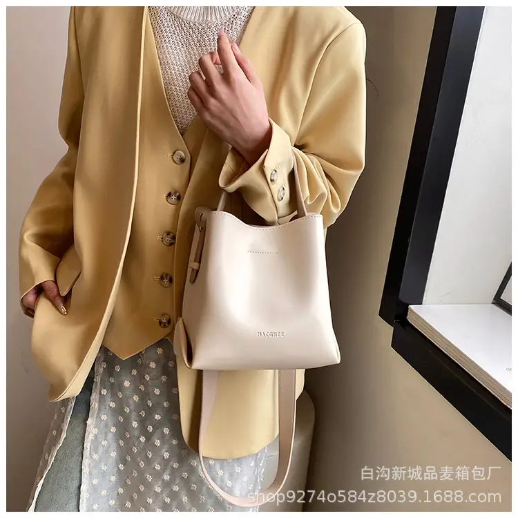 Black French Niche Shoulder Bag for Women 2026 — feature 16