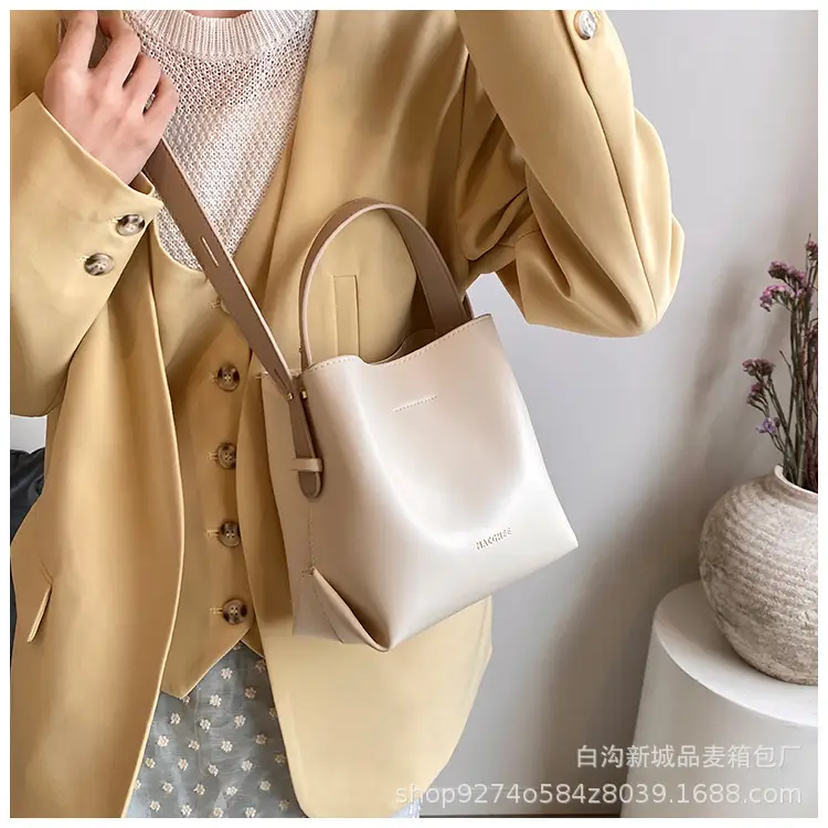 Black French Niche Shoulder Bag for Women 2026 — feature 17