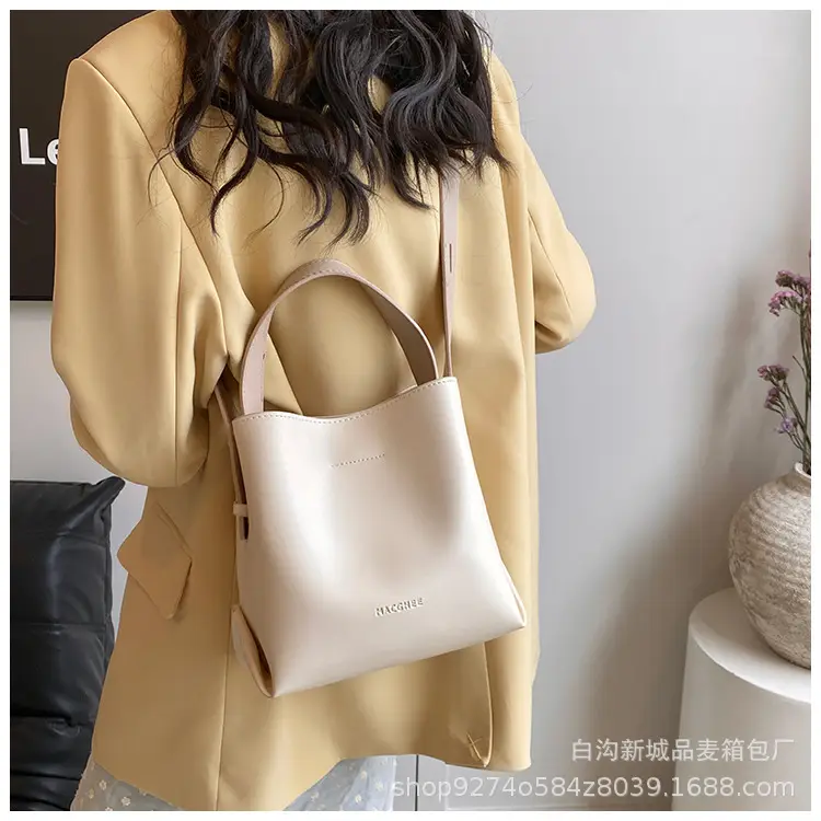 Black French Niche Shoulder Bag for Women 2026 — feature 18