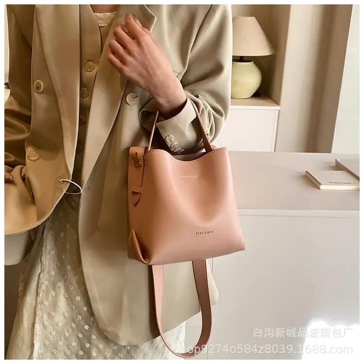 Black French Niche Shoulder Bag for Women 2026 — feature 19