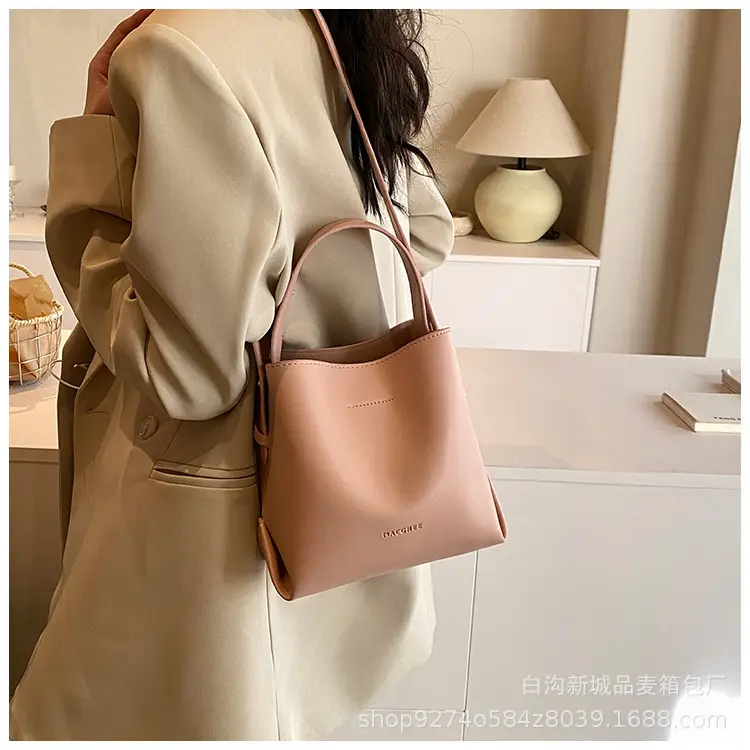 Black French Niche Shoulder Bag for Women 2026 — feature 20
