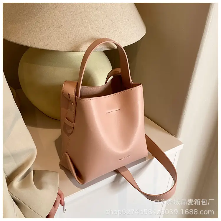 Black French Niche Shoulder Bag for Women 2026 — feature 21