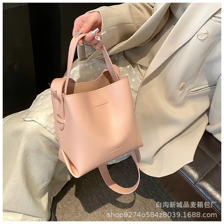 Black French Niche Shoulder Bag for Women 2026 — feature 22