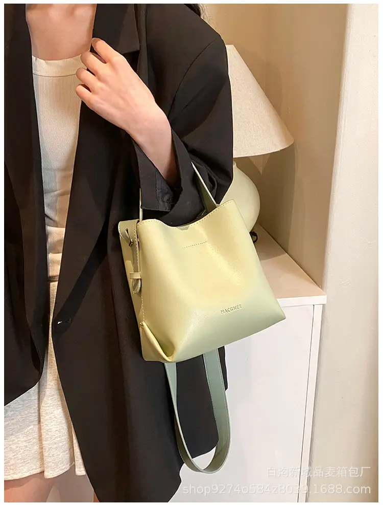 Black French Niche Shoulder Bag for Women 2026 — feature 23