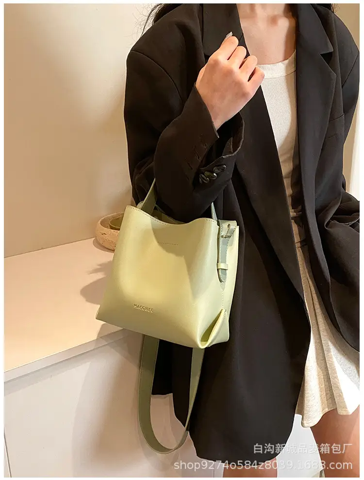 Black French Niche Shoulder Bag for Women 2026 — feature 24