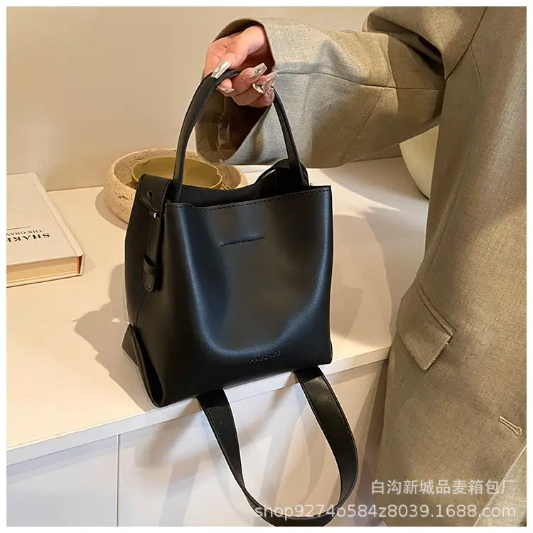 Black French Niche Shoulder Bag for Women 2026 — feature 26