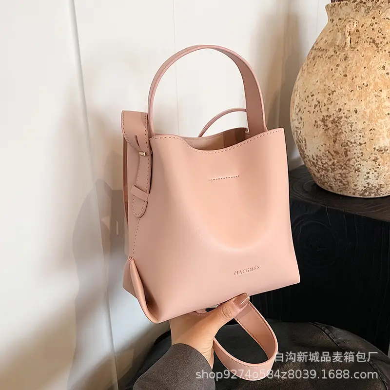 Black French Niche Shoulder Bag for Women 2026 - Image 4