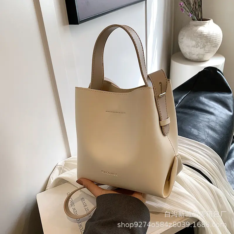 Black French Niche Shoulder Bag for Women 2026 - Image 5