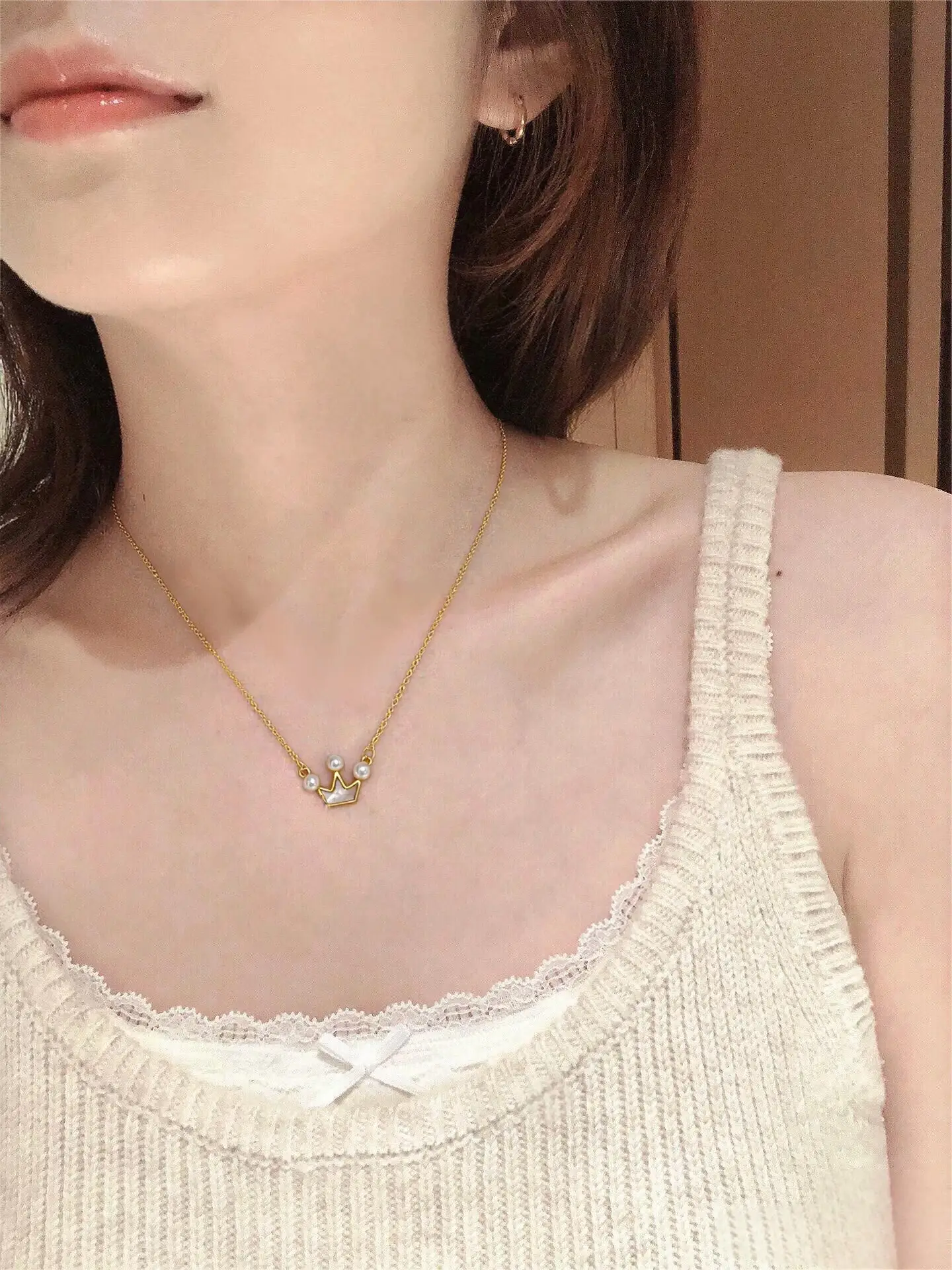 Natural Freshwater Pearl Pendant with Multi-Bead Crown Necklace — feature 11