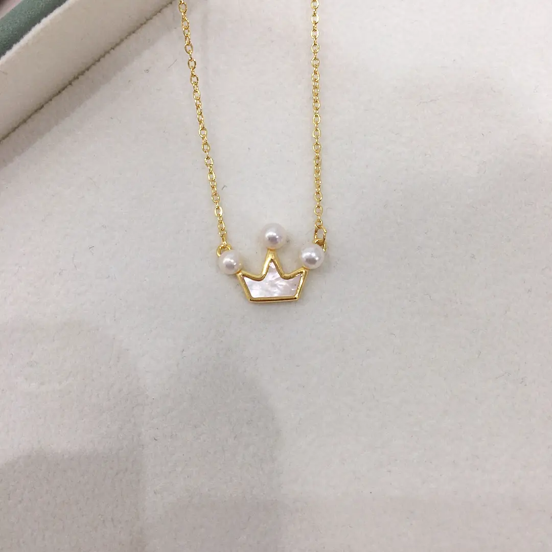 Natural Freshwater Pearl Pendant with Multi-Bead Crown Necklace — feature 3